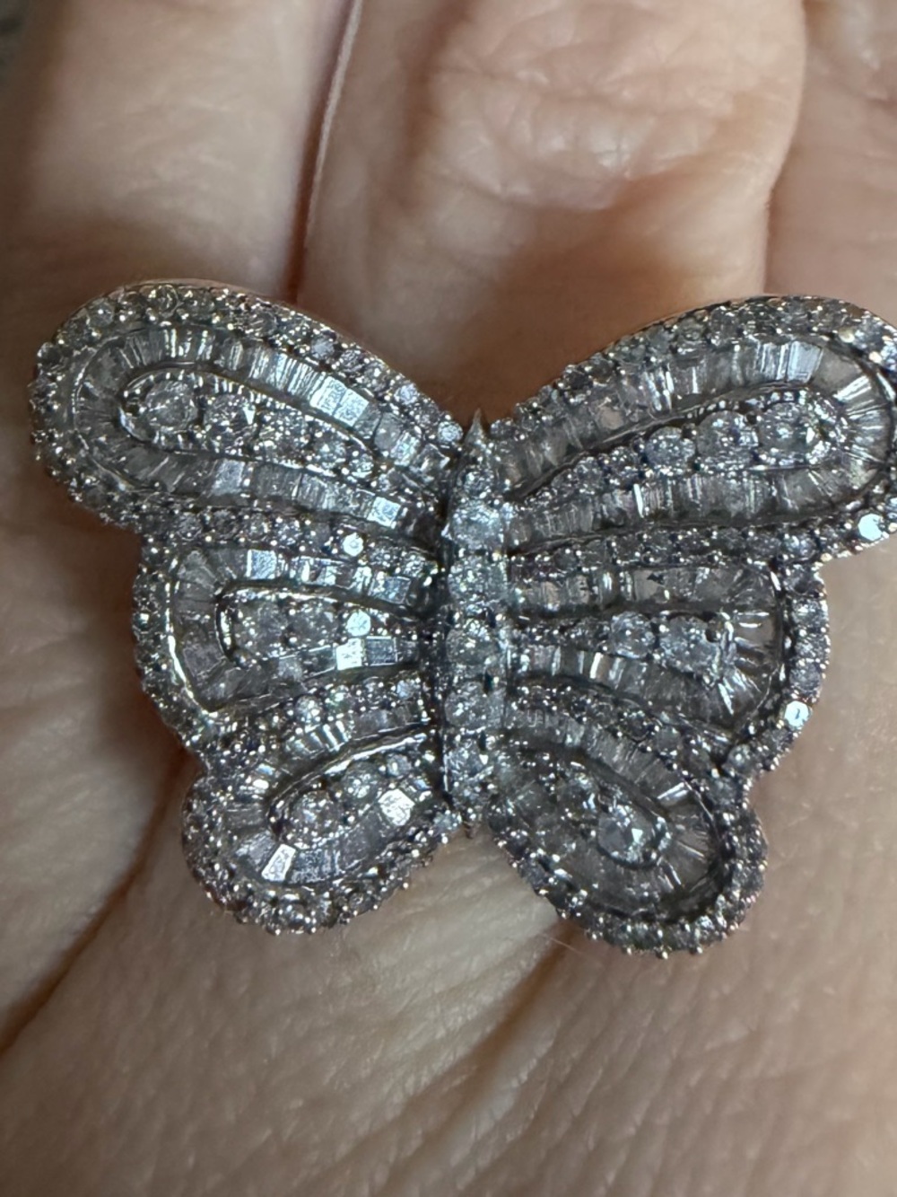 🆘 ISO 🆘 HELP! Genuine diamond baguette solid gold butterfly 🦋 pendant necklace